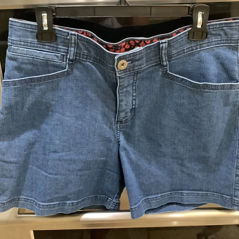 NWOT Lee sinuous soft size 14 medium tummy control waist denim shorts. - Picture 6 of 12